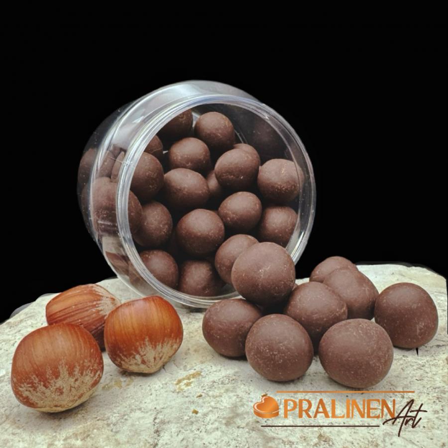 Haselnuss Dragees aus Piemonteser Haselüssen und schweizer Zartbitterkuvertüre von PralinenArt