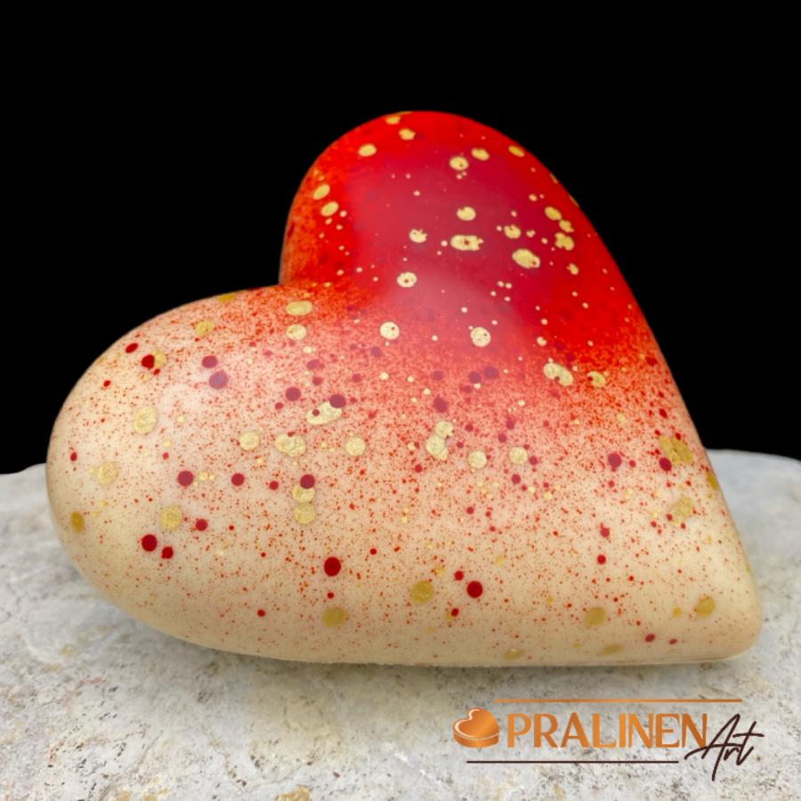 Handgemachtes Schokoladenherz von PralinenArt gefüllt mit 7 Pralinen in 5 unterschiedlichen Sorten